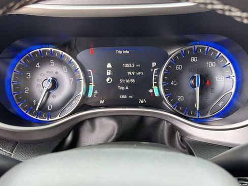 Used 2026 Chrysler Pacifica Select FWD image 19