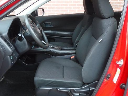 Used 2018 Honda HR-V LX image 8