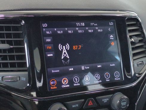 Used 2019 Jeep Grand Cherokee Trailhawk AWD/4WD image 25