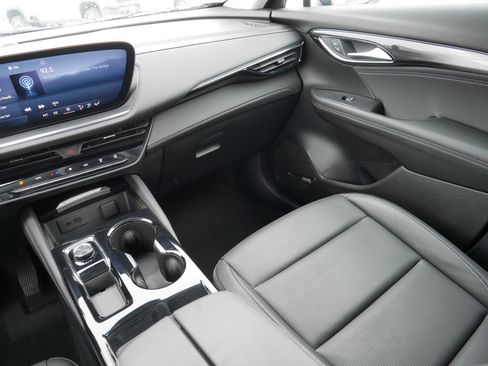 Used 2025 Buick Envision Preferred image 11