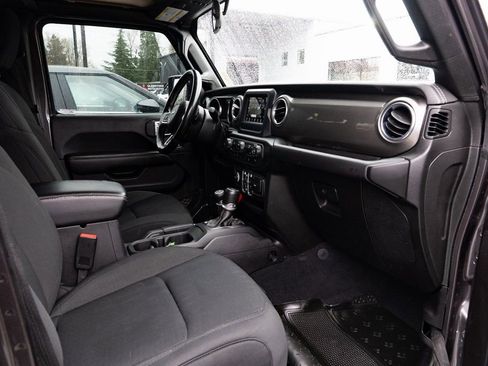 Used 2020 Jeep Wrangler Unlimited Sahara AWD/4WD image 25