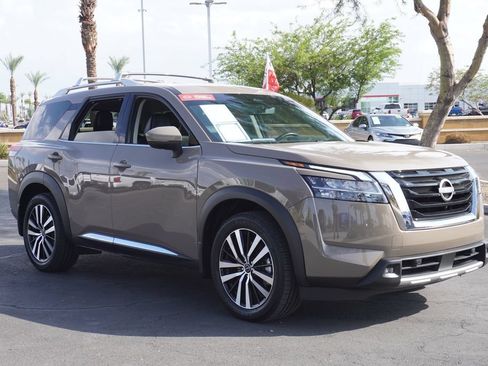 Certified 2024 Nissan Pathfinder Platinum FWD image 4