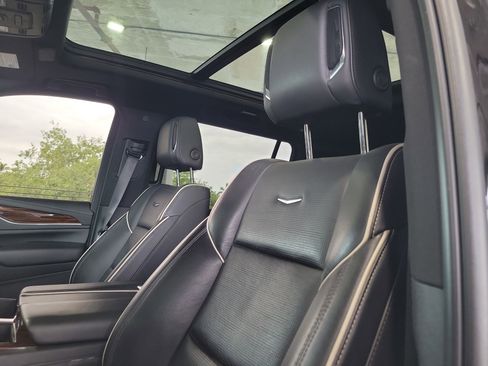 Used 2022 Cadillac Escalade ESV Premium Luxury w/ Performance Package image 19