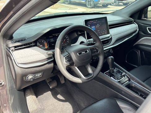 Used 2024 Jeep Compass Latitude AWD/4WD image 21