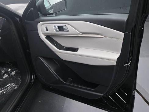 New 2026 Ford Explorer Active w/ Active Comfort Package RWD image 6