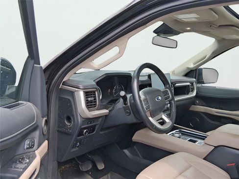 Used 2023 Ford Expedition XLT RWD image 6