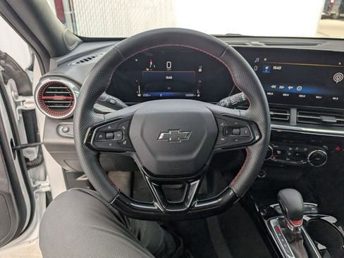 Used 2025 Chevrolet Trax RS w/ Driver Confidence Package FWD image 8