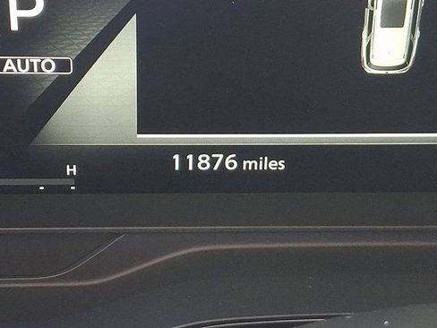 Used 2024 Nissan Pathfinder Platinum image 23