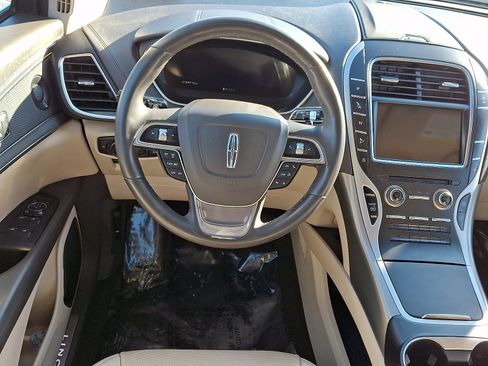 Used 2019 Lincoln Nautilus Reserve image 11
