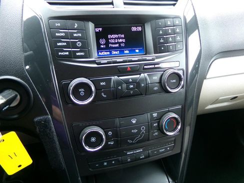Used 2019 Ford Explorer 4WD w/ Class III Trailer Tow Package image 22