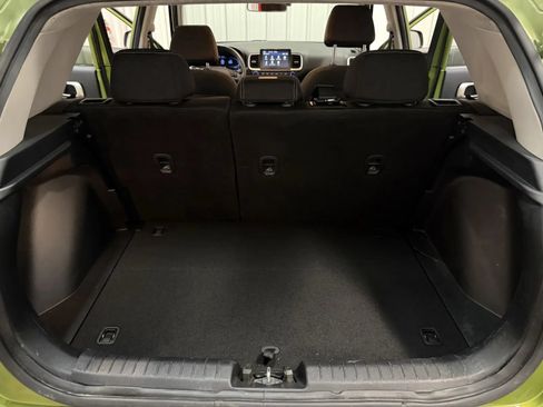 Used 2023 Hyundai Venue SEL FWD image 39