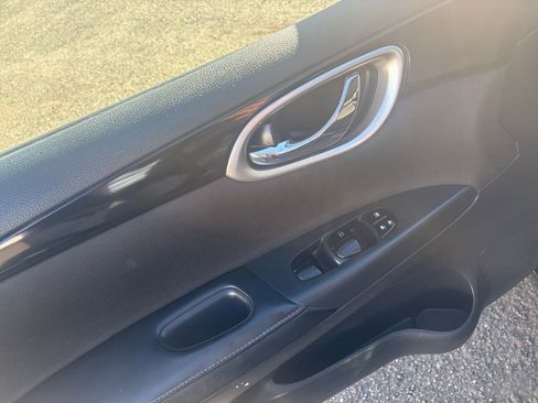 Used 2018 Nissan Sentra SV image 11