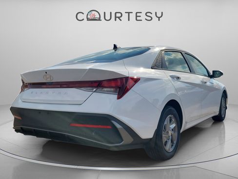 New 2026 Hyundai Elantra SE image 3