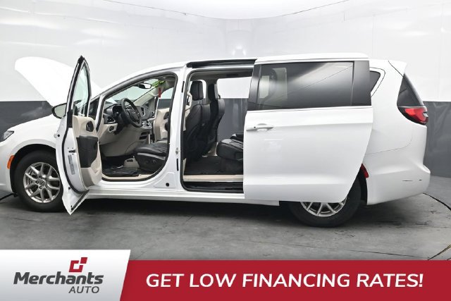 Used 2024 Chrysler Pacifica Touring-L FWD image 46