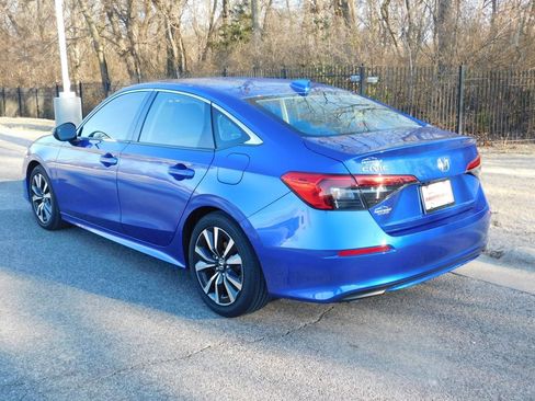 Used 2024 Honda Civic EX image 3