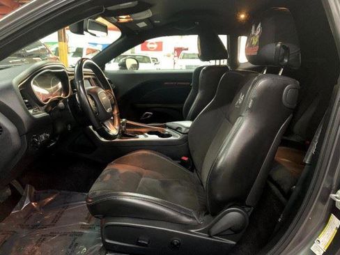 Used 2018 Dodge Challenger R/T Scat Pack w/ Leather Interior Group RWD image 13