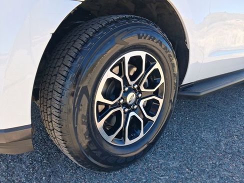 Used 2024 Ford Expedition XLT image 9