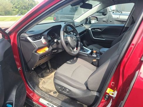Used 2022 Toyota RAV4 XLE w/ Convenience Package AWD/4WD image 4