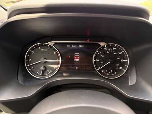 Used 2024 Nissan Rogue SV w/ SV Premium Package FWD image 3