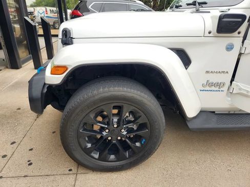 Used 2023 Jeep Wrangler Unlimited Sahara w/ Cold Weather Group AWD/4WD image 7