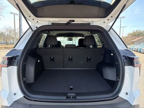 New 2026 Chevrolet Equinox LT w/ Safety and Technology Package FWD image 11
