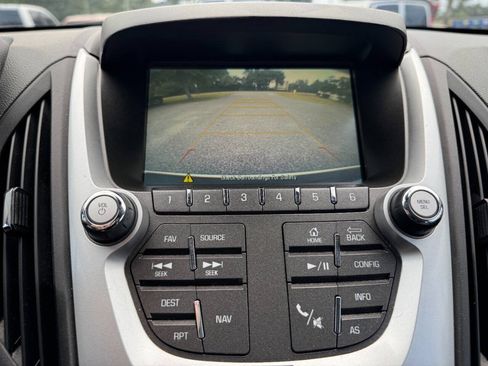 Used 2017 Chevrolet Equinox Premier w/ Enhanced Convenience Package AWD/4WD image 23