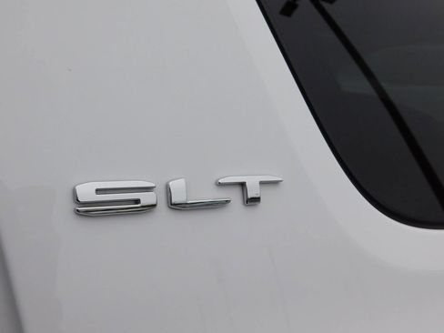 Used 2023 GMC Acadia SLT FWD image 10