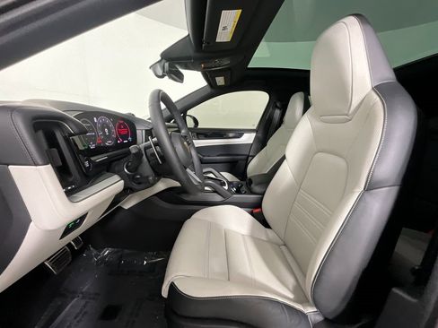 Used 2025 Porsche Cayenne S image 17