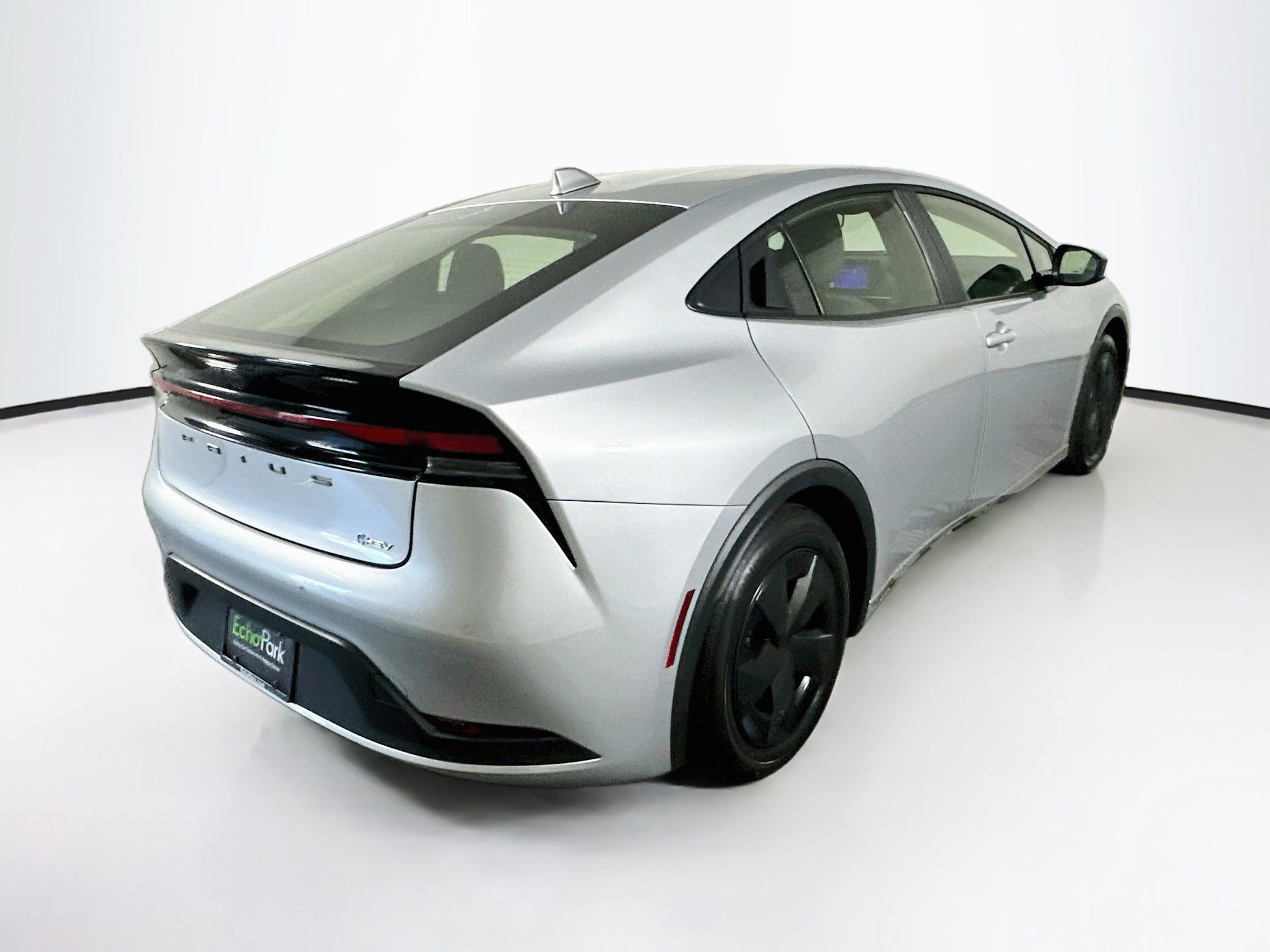 Used 2025 Toyota Prius LE FWD image 9