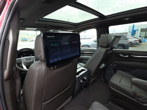 Used 2023 GMC Yukon Denali w/ Denali Reserve Package image 27