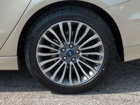 Used 2017 Ford Fusion SE w/ Fusion SE Technology Package AWD/4WD image 14