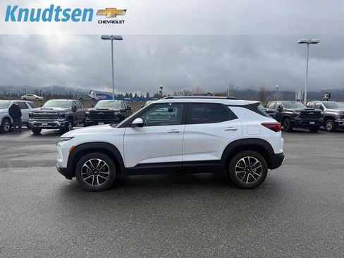 Used 2024 Chevrolet TrailBlazer LT w/ LT Cold Weather Package image 4