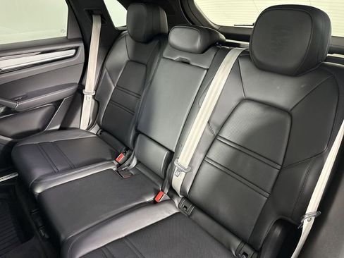 Certified 2023 Porsche Cayenne Platinum Edition image 22