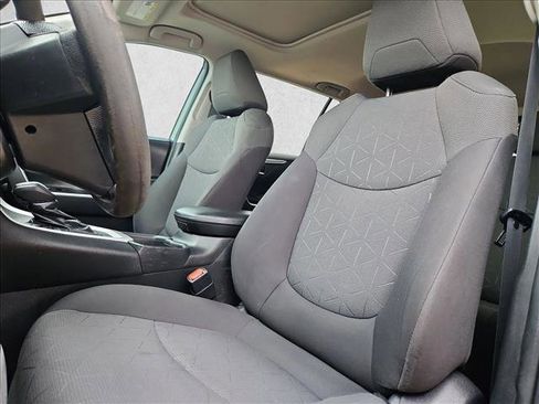 Used 2020 Toyota RAV4 XLE w/ Convenience Package image 16