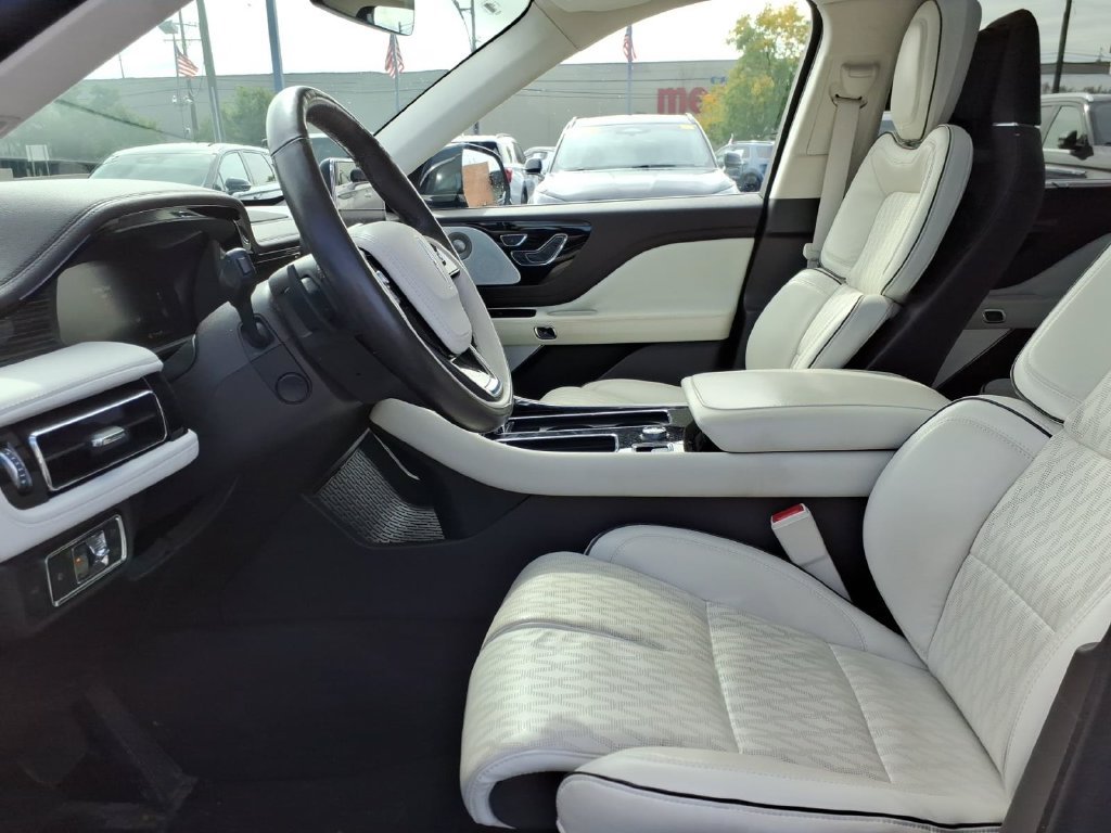 Used 2024 Lincoln Aviator Black Label AWD/4WD image 10