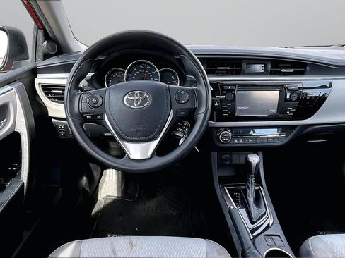 Used 2015 Toyota Corolla LE FWD image 5
