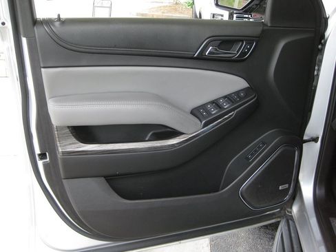 Used 2018 Chevrolet Suburban LT RWD image 10