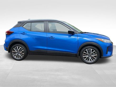 Used 2023 Nissan Kicks SV FWD image 6