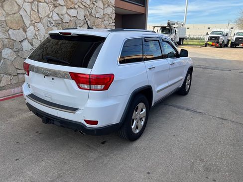 Used 2013 Jeep Grand Cherokee Overland w/ Advance Technology Group AWD/4WD image 5