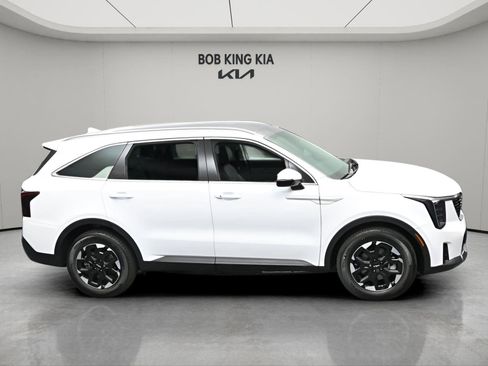 Used 2025 Kia Sorento S w/ Panoramic Sunroof Package FWD image 6