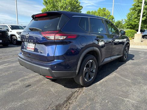 Used 2024 Nissan Rogue SV AWD/4WD image 5