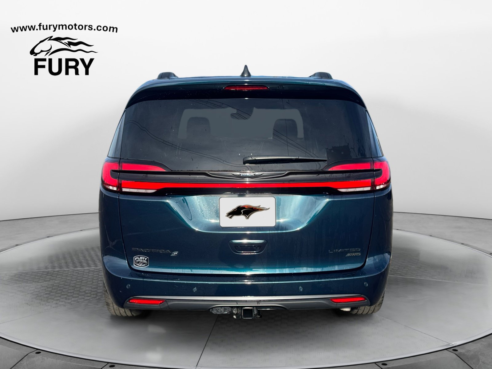 Used 2025 Chrysler Pacifica Limited w/ Trailer Tow Group AWD/4WD image 5