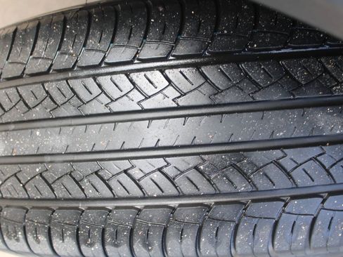 Used 2022 Ford Explorer XLT AWD/4WD image 24