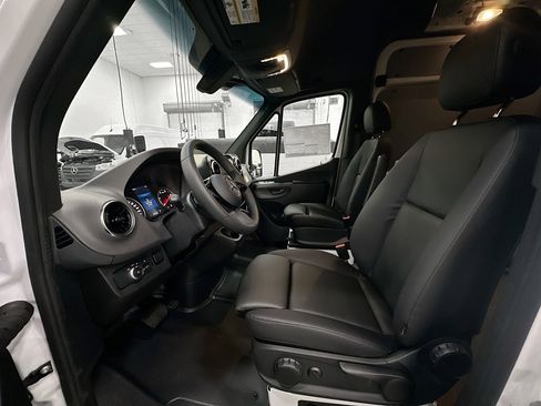 Used 2026 Mercedes-Benz Sprinter 2500 image 22