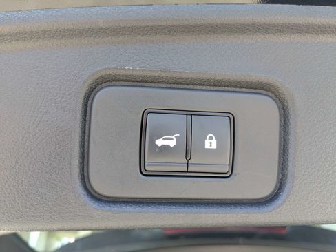 Used 2025 Nissan Pathfinder SV FWD image 14