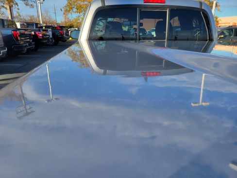 Used 2018 Toyota Tacoma SR5 image 17