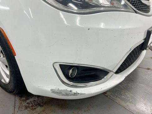 Used 2018 Chrysler Pacifica Touring-L FWD image 30