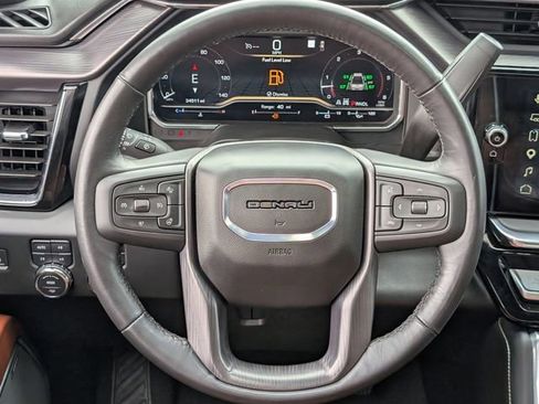 Certified 2024 GMC Sierra 2500 Denali Ultimate AWD/4WD image 11