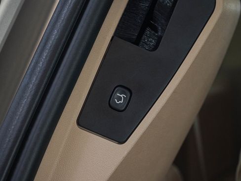 Used 2015 Dodge Grand Caravan SXT FWD image 19