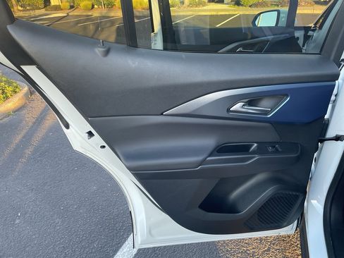 Used 2025 Chevrolet Equinox EV LT w/ Convenience Package image 33